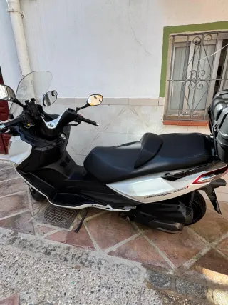 Moto SYM 300 Maxi Scooter ITV 2027