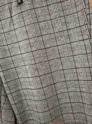 Pantalón de cuadros gris con cremalleras