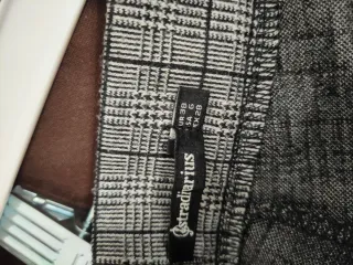 Pantalón de cuadros gris con cremalleras