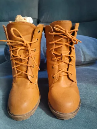 Botas de tacón Timberland beige