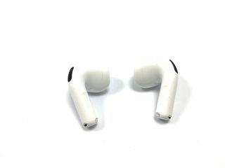in-ear apple airpods 4 gen