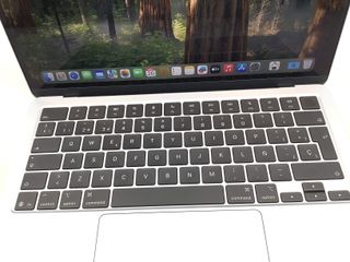 portatil apple apple macbook air m4 10-core 4.4 13 (8gpu) (2025) (a3240)