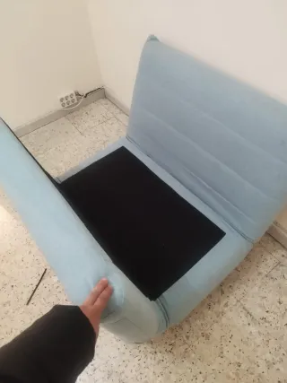 Sofá-cama azul de tela