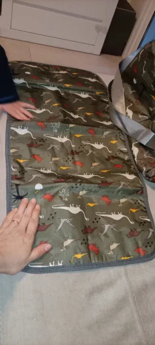 Mochila y cambiador dinosaurios