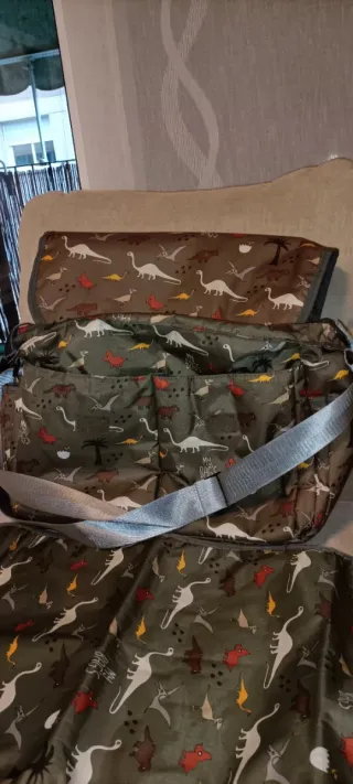 Mochila y cambiador dinosaurios