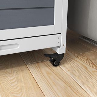 Conejera Interior de 2 Niveles de Madera, Casa para Conejos y Cobayas con Bandejas Extraíbles, Ruedas y Rampas, Gris