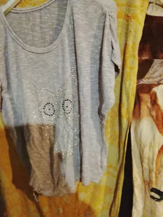 Gufetto ...Maglietta grigia con borchiette metallo