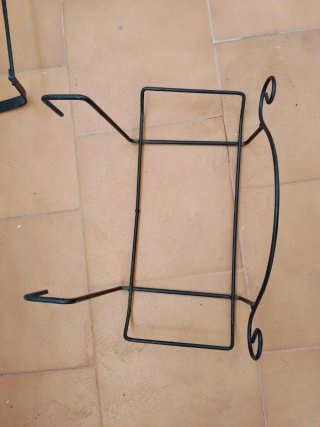 Soporte jardinera metálico negro