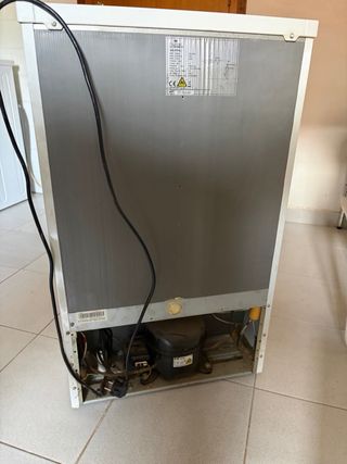 Congelatore bianco verticale