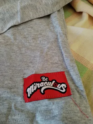 Camiseta Ladybug Manga Larga Gris