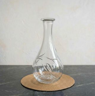 Caraffa in vetro inciso