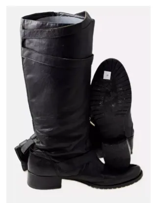 Botas altas de cuero negras con hebillas