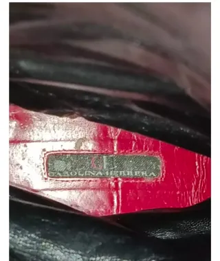 Botas altas de cuero negras con hebillas