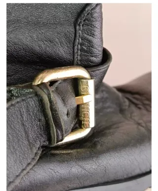 Botas altas de cuero negras con hebillas