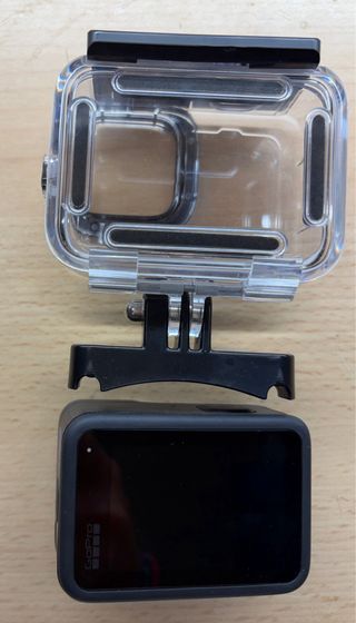 Action Camera GoPro HERO5 Con Custodia, Gabbia, Batteria E Cavo &ndash; Usata &ndash; Modello CHDHA-501