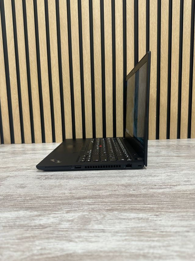 Lenovo Thinkpad T490 i7 16gb 256gb SSD