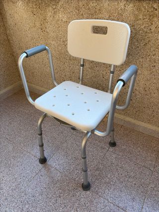 Silla de ducha con respaldo y reposabrazos
