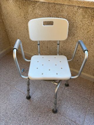 Silla de ducha con respaldo y reposabrazos