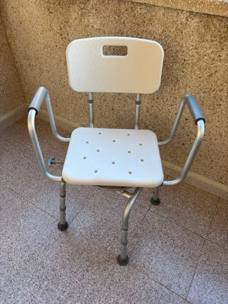 Silla de ducha con respaldo y reposabrazos