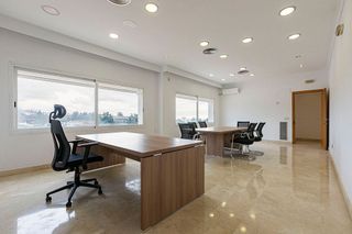Nave industrial en alquiler en Los Jardines de Marbella - La Ermita en Marbella