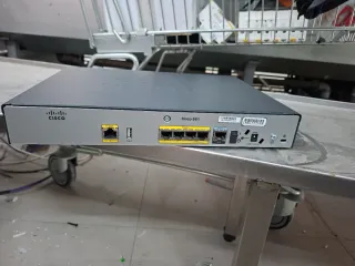 Router Cisco C881