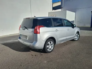 Peugeot 5008 2012