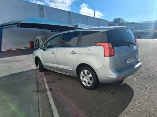 Peugeot 5008 2012