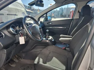 Peugeot 5008 2012