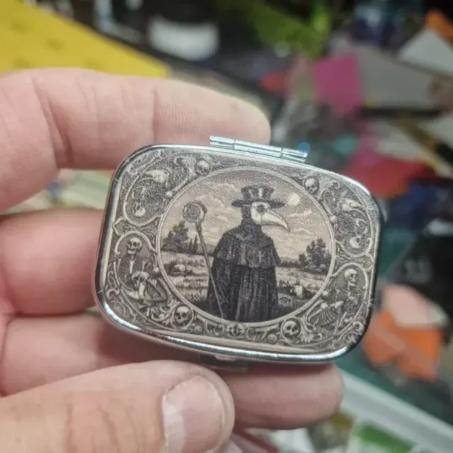 Pastillero metálico vintage - Diseño médico