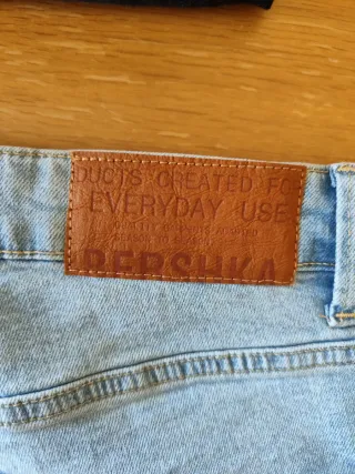 Vaqueros cortos adolescentes rotos