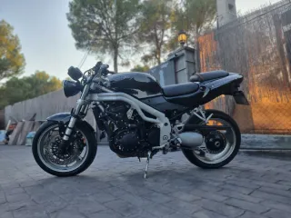 Triumph Speed Triple 955i Negra