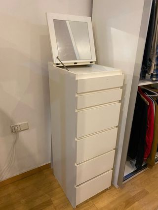 Mueble tocador blanco con espejo