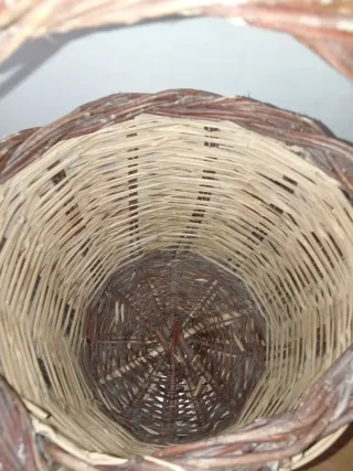 Cestino in vimini e legno