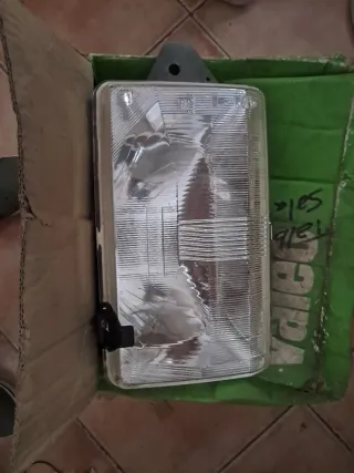 CHRYSLER 150. FARO DELANTERO IZQUIERDO.