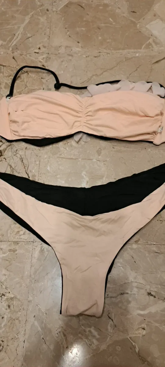 Costume due pezzi nero e rosa