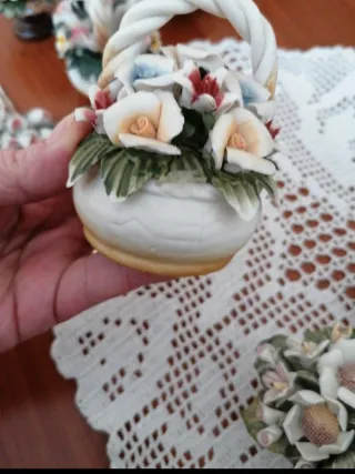 8 Cestini in Capodimonte più 8 mazzolini