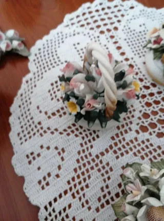 8 Cestini in Capodimonte più 8 mazzolini