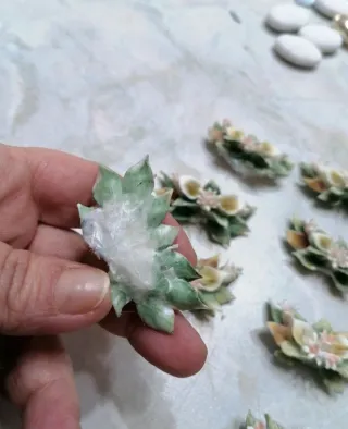 8 Cestini in Capodimonte più 8 mazzolini