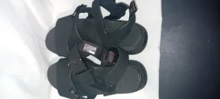 Sandalias negras chica
