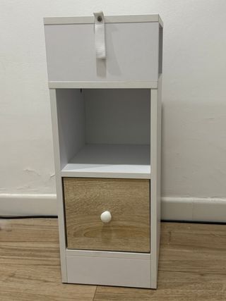 Mesita de noche blanca y madera