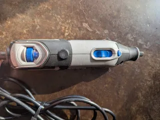 Dremel 4000 con accesorio y fleje