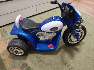 Moto Eléctrica Policía Trike Azul y Blanca