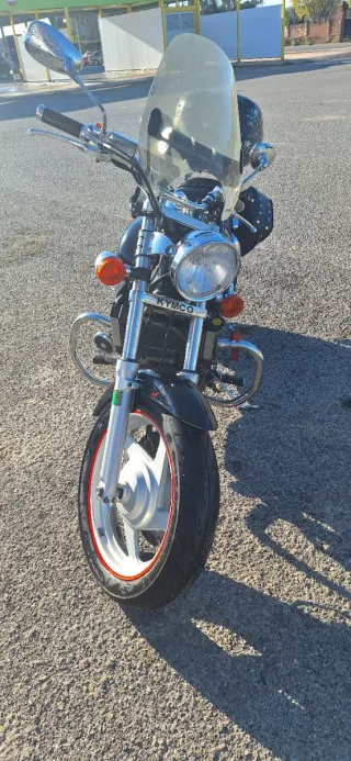 Moto Kymco Venox 250cc Negra