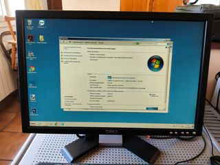 Computer Dell Vostro 200 con schermo