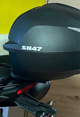 Baúl SHAD SH47 Negro con base