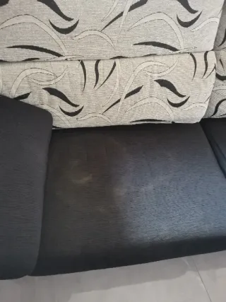 Sofá de 3 plazas tela estampado falta limpiar