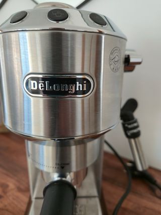 Cafetera DeLonghi Dedica Roja