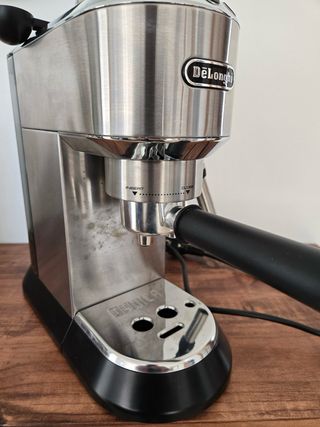 Cafetera DeLonghi Dedica Roja