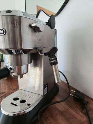 Cafetera DeLonghi Dedica Roja