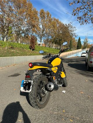 Yamaha XSR 125cc Amarilla